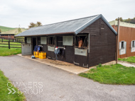 AK021025-88 - Alan King Stable Visit